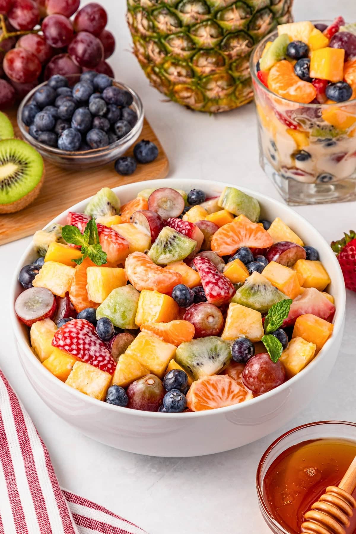 Fresh fruit salad +apples 